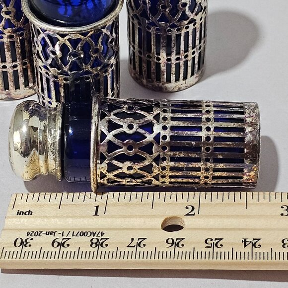 4 Pierced Silverplate Cobalt Salt Pepper Shakers 2.5" Towle Japan Blue Glass vin - Picture 4 of 6